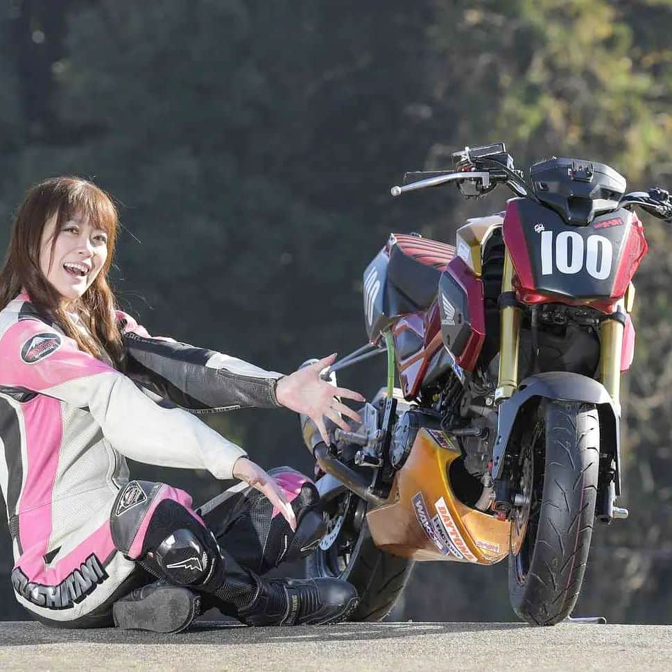 国友愛佳のインスタグラム：「今年もモーターサイクルショーの季節ですね🐰」