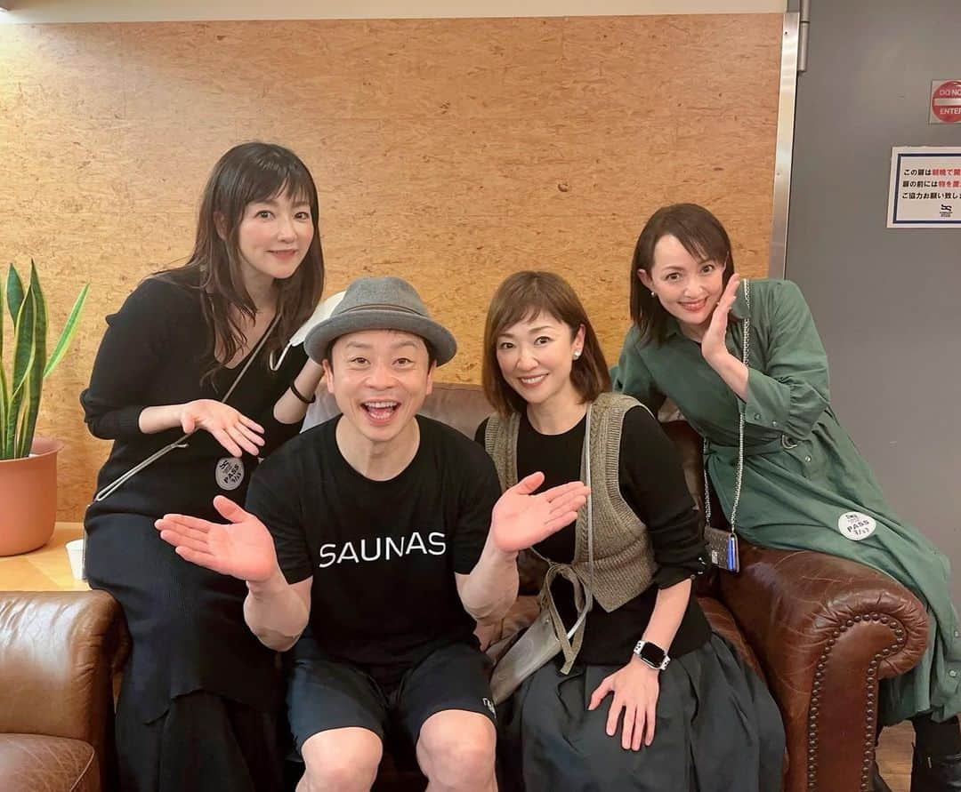 松野有里巳さんのインスタグラム写真 - (松野有里巳Instagram)「明日3/25『ケラさん還暦記念Live』で1曲歌わせていただくことになり、昨日はリハーサルに参加して来ました💕  1994年　 ケラさん主宰「ナイロン100℃」での公演『1979』という舞台に出演させてもらった私達３人（宮前真樹　今井佐知子　松野有里巳）が、その当時の振り付けと共に舞台で歌った歌を今回、生バンドで歌います❣️ 当時テクノアレンジされたその曲は、30年経った今聴いてもとてもカッコいいです👍  多数の有名な方々が出演される明日のLiveに私達が出させていただくことに恐縮しながらもLiveに小さな華🌸を添えられることが出来るよう頑張ってきます🥰💦  久しぶりにお会い出来た　三宅弘城さん　犬山イヌコさん　明日の本番ではナイロン100℃の皆様とも会えるとあってそちらもとても楽しみです！  実は私はナイロン100℃の舞台には 1979を皮切りに5回お世話になりました。  1994年　「1979」 1996年　「フリドニア日記#1」 1998年　「ザ・ガンビーズ・ショウ」 2006年　「ナイス・エイジ」 2007年　「犬は鎖につなぐべからず」  舞台の楽しさをケラさんから沢山教えていただきました。今も舞台が大好きです❤️ ケラさんの演出も脚本も全て好きです❣️  そんなケラさんの還暦祝いLiveに出させていただけることとても嬉しいです💕  最後の写真は　1998年ガンビーズの時のパンフレットの写真😊懐かしいです  #ナイロン100℃  #劇団 #舞台 #ケラリーノサンドロヴィッチ  #犬山イヌコ  #三宅弘城  #宮前真樹  #今井佐知子 #1979」3月24日 9時49分 - arimin55