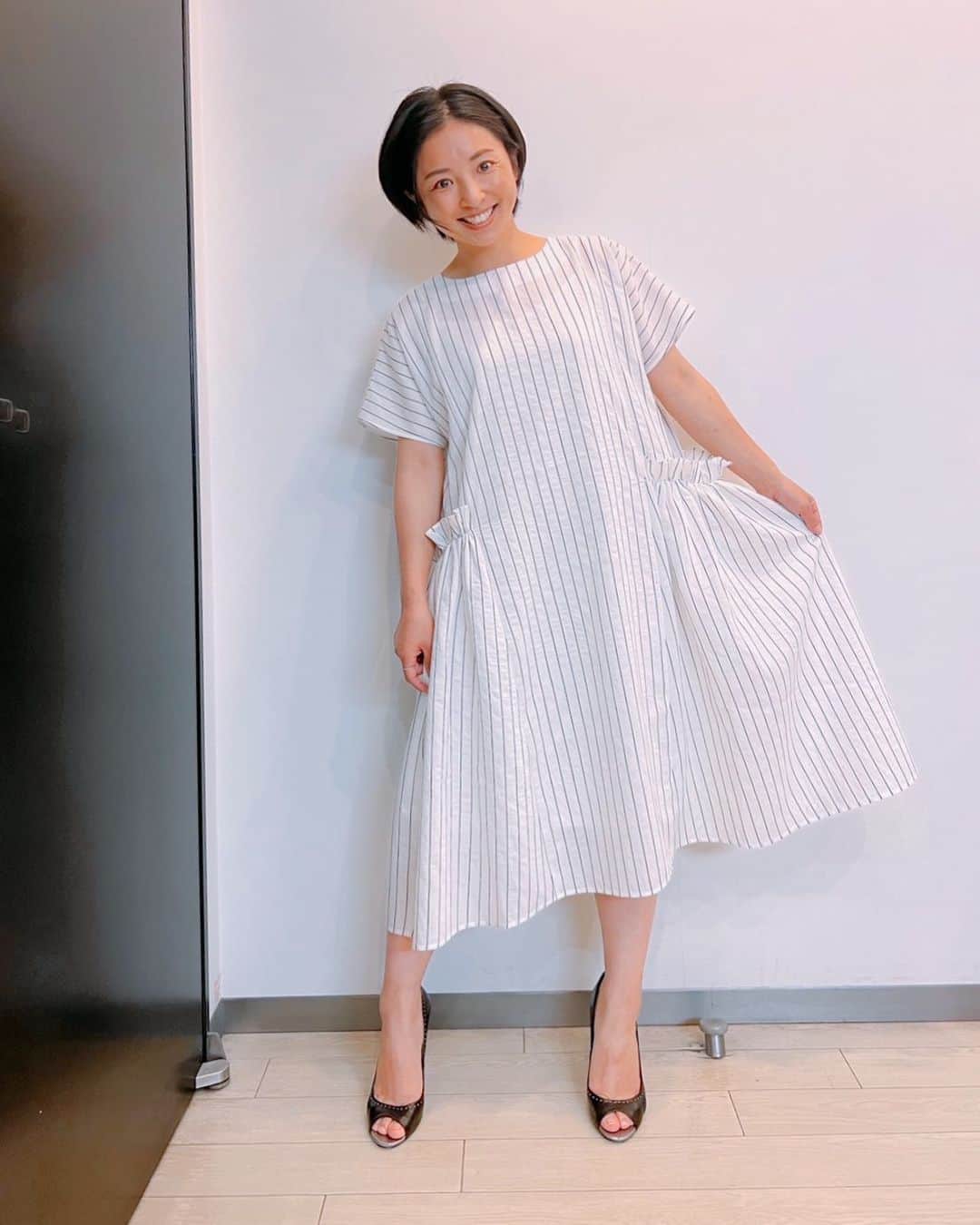 片岡安祐美のインスタグラム：「👗  久しぶりのヒールにどっ緊張した日😂  #キニナルチョイス #TBS #衣装」