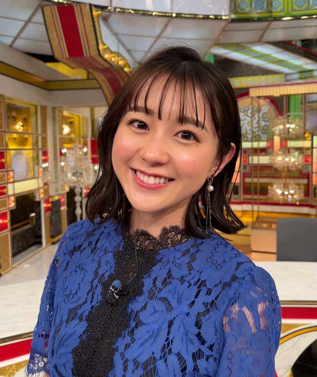 若林有子のインスタグラム：「今日の金スマは男闘呼組の皆さんがゲストです🎸 今も昔もとにかくかっこいい✨ 新しいアルバムも痺れます！💿  29年ぶりの復活の裏側もたっぷり話してくださいました！ 先輩を前にした中居さんの後輩姿も新鮮ですよ〜😊  そして私も男闘呼組の皆さんに合わせ、少し大人っぽいスタイルでした👗 ピアスもドレスもお気に入り！  このあと夜9時から2時間SPです👀  ドレス: Wildlily パンプス: DIANA ピアス: CLARTÉBYR  #金スマ #男闘呼組」
