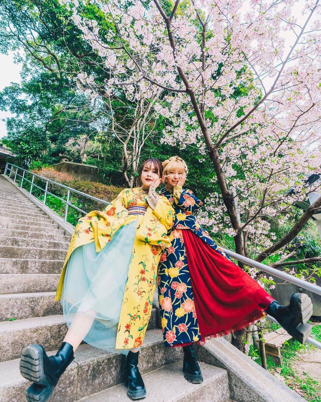 kenta_soyoungのインスタグラム：「perspective cherry blossoms. . . . やっぱ広角が好き☻ @kamakura.kimono.kanon  @konami_new  @ayaketty1685」