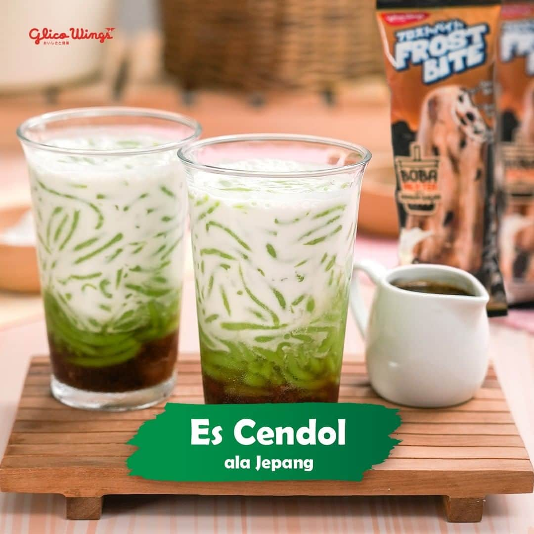 Glico Wingsさんのインスタグラム写真 - (Glico WingsInstagram)「Segar dan lembut es cendol ala Jepang pas banget jadi menu Takjil setelah seharian berpuasa! Perpaduan cendol yang asin gurih dengan saus brown sugar Frostbite Boba Milk Tea yang creamy pasti bikin kamu hepi.  Cek resep lengkapnya di Youtube atau Reel Glico Wings ya 😊  #Frostbite #GlicoWings #TakjilAlaJepang #EsCendol #ResepAlaJepang #EsKrimJepang」3月24日 20時00分 - glico.wings