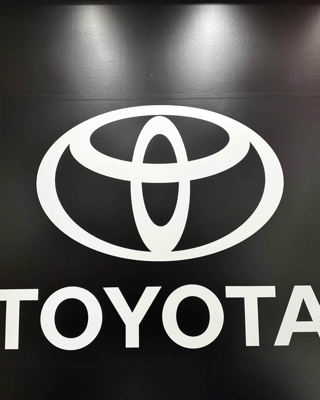 岡本聖哉のインスタグラム：「🖤🖤☺︎ @toyota_jp  @fruitoftheloom_japan  @yentownmarket」