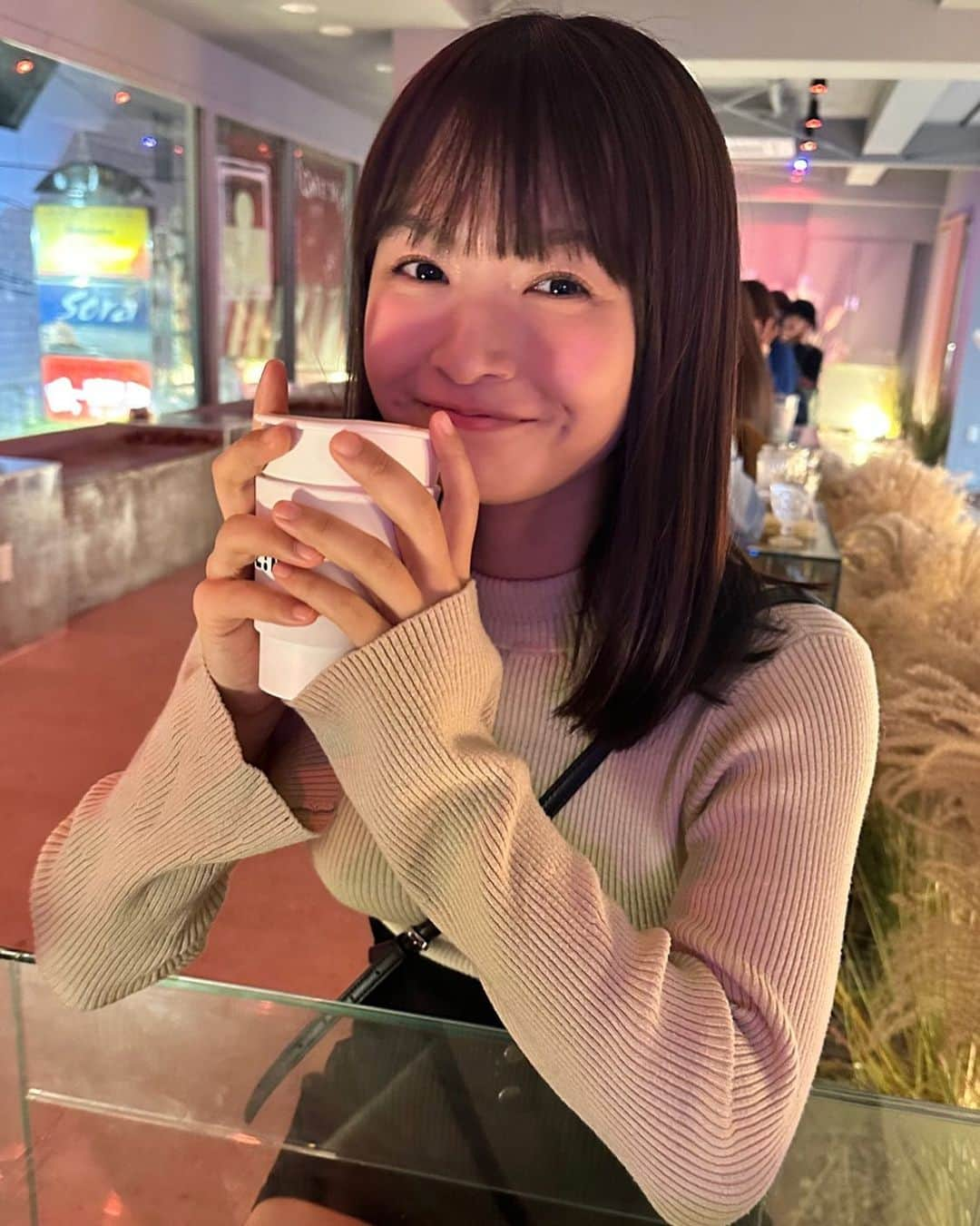 百川晴香さんのインスタグラム写真 - (百川晴香Instagram)「変な友達とご飯の後に夜カフェ探して行ったの👍💓夜カフェたのしい🤤🤤   #cafe #夜カフェ」3月24日 20時01分 - momokawaharuka