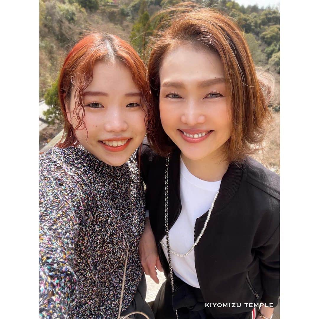 jessicaのインスタグラム：「＊ #販売#小売業#母娘旅#京都#清水寺 #iPhone12で撮影#思い出の一枚 #自まつ毛#ショートボブ#ワンレンボブ ＊ ＊ お天気にも恵まれ 良い旅になりました✨ ＊ ＊ ＊ ＊ #年の功#大人のゆとり#大人女子 #ワークアウト50#47年式#筋トレ #私は私#アラフィフ50 #歳を重ねた魅力 ＊ ＊ ＊ Thanks always‼︎ jessica」