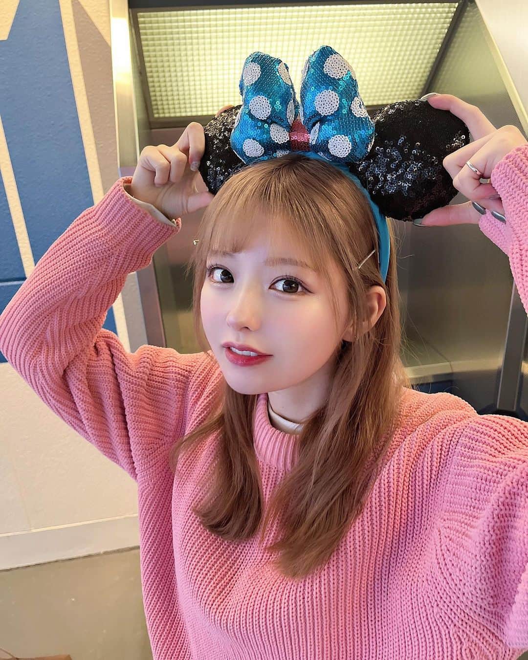 sarimaru(国木田さりまる)のインスタグラム：「この日めっちゃ寒かったので暖かくなってきたから次はシーに行く✊🏻🪄  ディズニーで美味しいもの食べたいなぁ〜！ おすすめあったら教えて🍽♡」