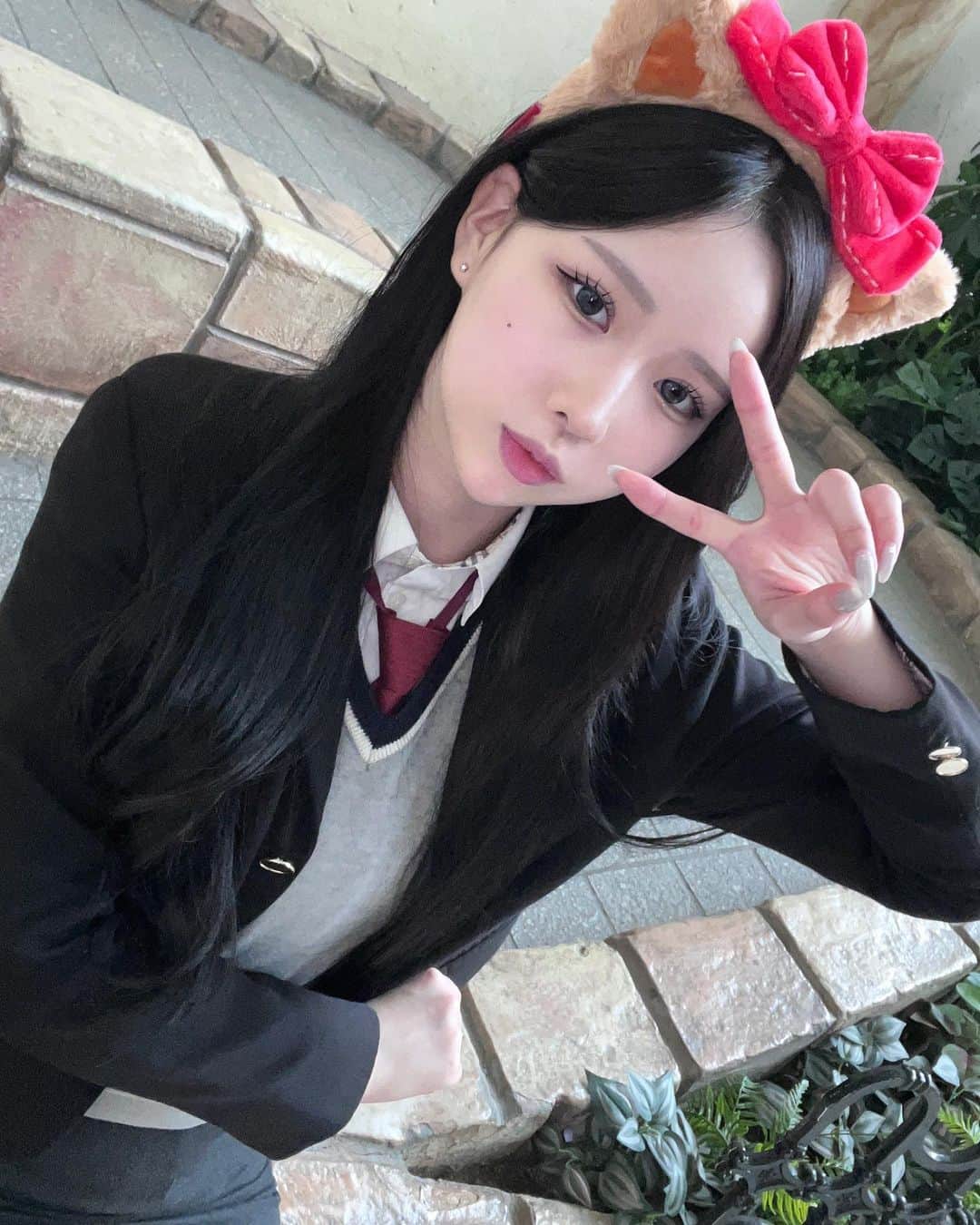 のインスタグラム：「･･🎀 - -  #롯데월드 #lotteworld  #05년생 #fyp」
