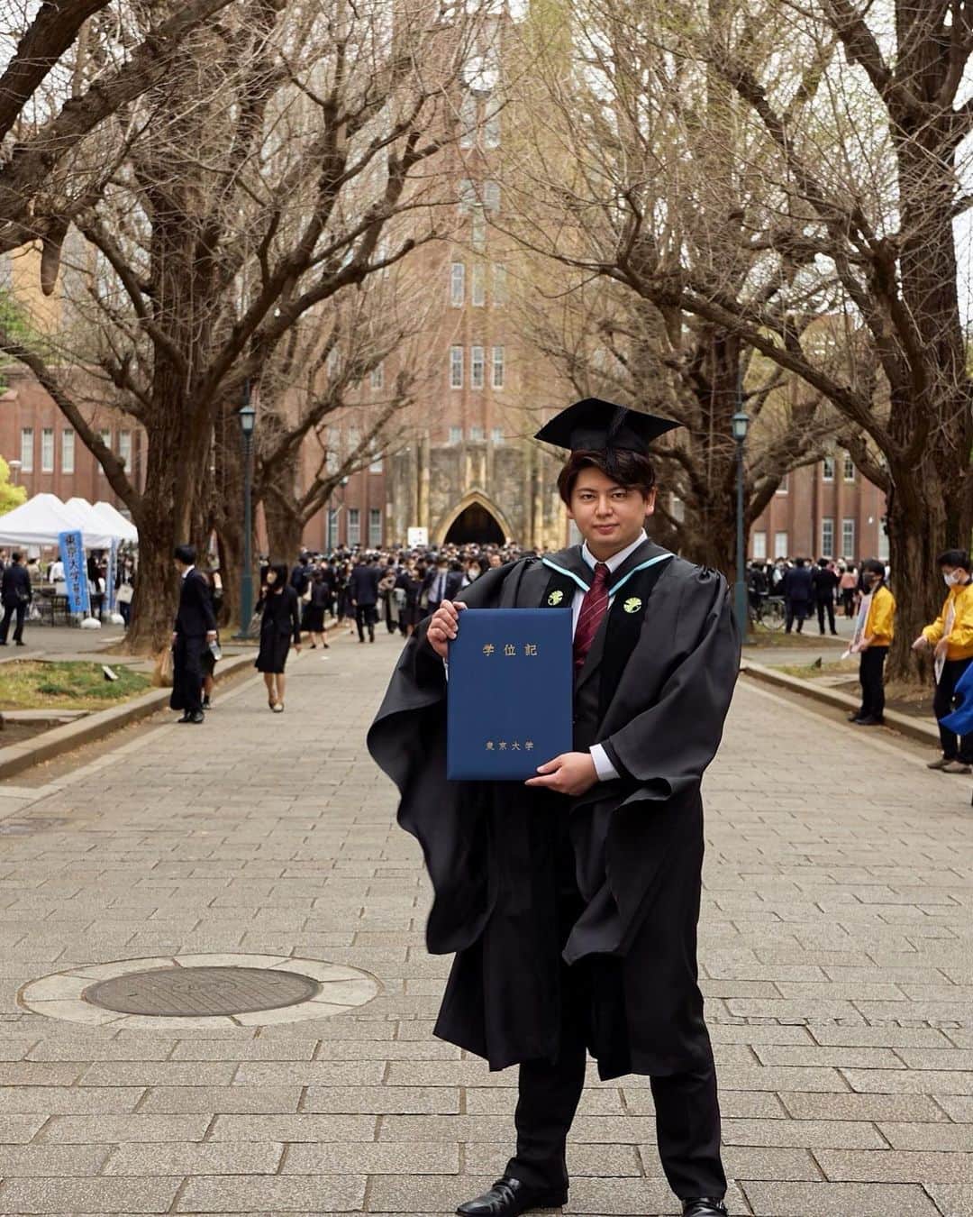 砂川信哉のインスタグラム：「めでたく卒業。色々大変だったけど東大入ってよかったわ！」