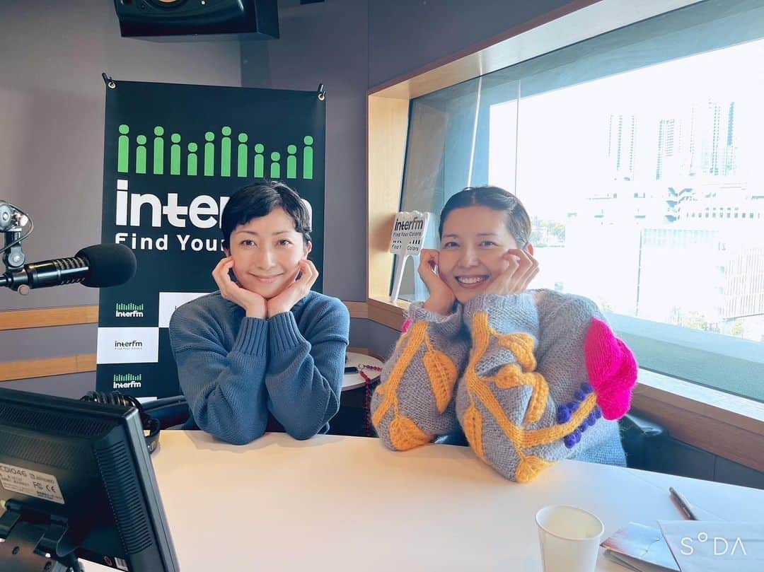 持田香織のインスタグラム：「.  interfm「野菜をMOTTO presents スープのじかん。」 4/1（土）& 8（土）9:30-10:00 OA  ぐつぐつゴトゴト...ゲストとのおしゃべりを煮込む "おいしい"トークプログラム。  菊池亜希子さまに呼んでいただき、初回放送のゲストとしてお邪魔してまいりました。あこちゃん（そうよばせてもらっておりまふ）とのお喋りは尽きませんので、とめどなく溢れましたね。  そして、スープも。 その旨さたるや、、とめどなく。  大満足でありました。」