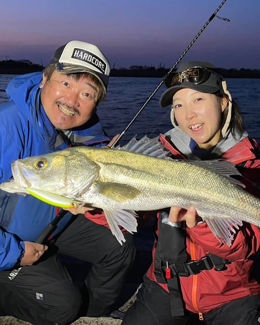 あさいあみさんのインスタグラム写真 - (あさいあみInstagram)「金曜日です❣️ YouTube あみちゃんのもっと釣りたい🎣 配信日です❣️  今回は久しぶりの関東でのオカッパリシーバス🎣 フィッシングショーでも荻野さんとロケやって欲しい❣️と沢山の声を頂いたので、とっても嬉しかったです☺️  今回は春パターン関東のオカッパリシーバス🎣 荻野さんが釣果に繋がる春のシーバスについて詳しく教えてくれました🎣🌸 ⁡ ⁡是非とも、 コメント、グッドボタン、チャンネル登録よろしくねん🎣 ⁡  #asian#Japanese#girl#instagood#ig_japan#ガチ釣りガール#釣りガール#釣り好き#ガチ釣り#アングラードル#duel#hardcore#yozuri#チームduel #あみちゃんのもっと釣りたい#あみ釣り#あさいあみ #fishing #fishinggirls#shimano# #zeque #釣り#낚시여자#갂시좋아#関東#シーバス#オカッパリ」3月24日 20時25分 - asai_ami