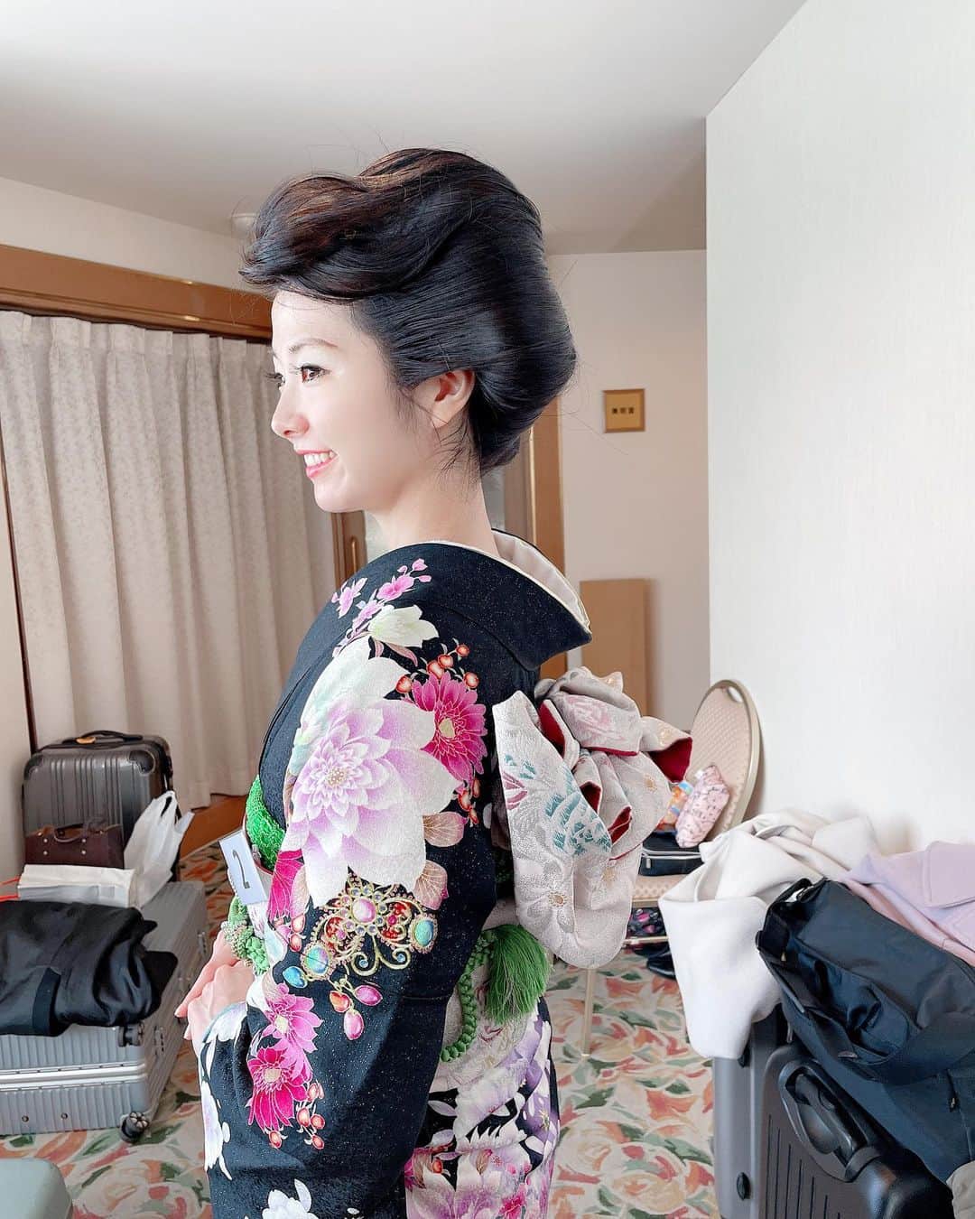 湊月莉子さんのインスタグラム写真 - (湊月莉子Instagram)「ヘアショーの時の写真🎀✨#モデル #モデルさんと繋がりたい #美容師さんと繋がりたい #振袖 #ヘアメイク #ヘアメイクさんと繋がりたい #美男美女とつながりたい #model #日本文化を世界へ」3月24日 20時29分 - le_petit_prince6