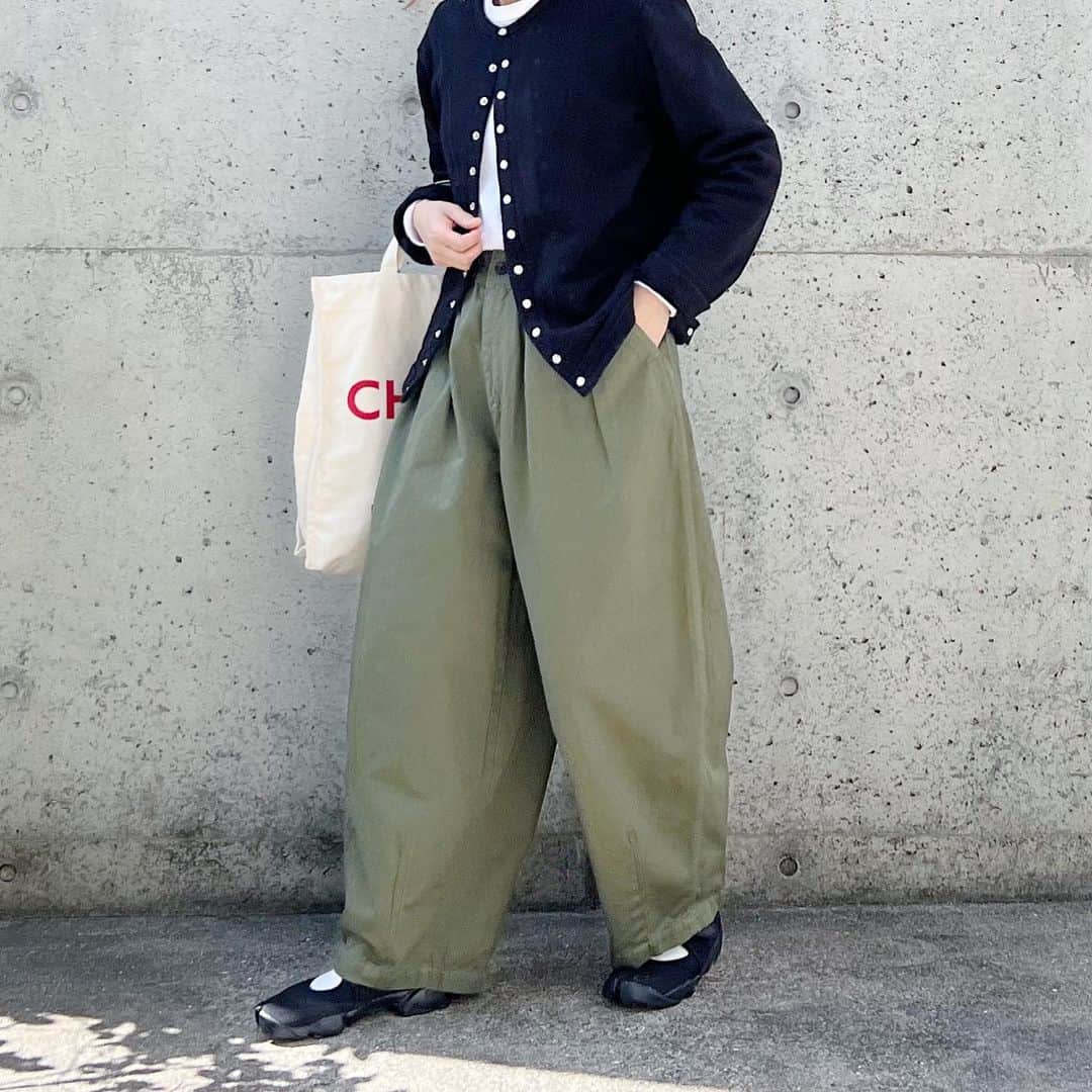 ryokoさんのインスタグラム写真 - (ryokoInstagram)「▪︎  良い週末を🌿🌱🍀  .  cardigan #agnesb  bottoms #harvesty shoes #nike」3月24日 21時00分 - ryo___ka