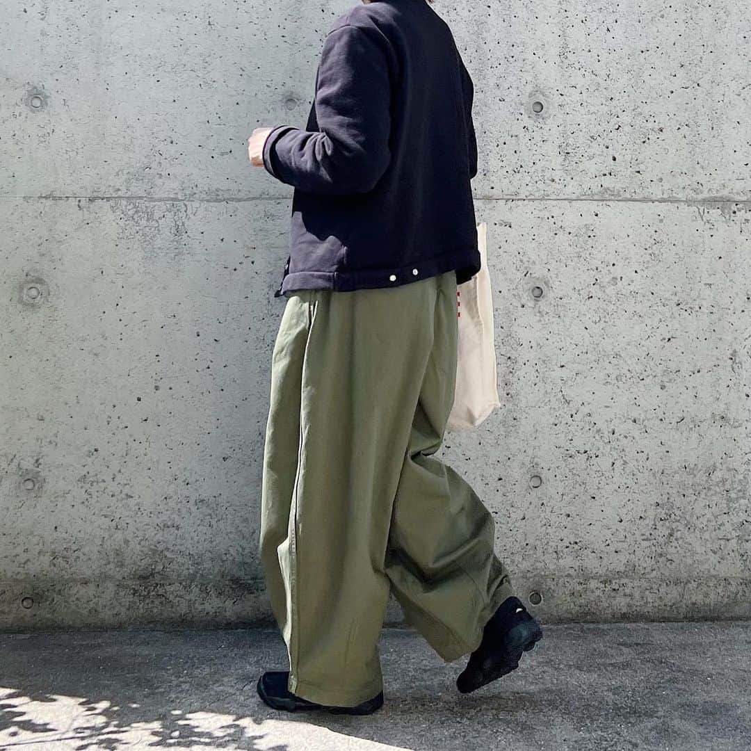 ryokoさんのインスタグラム写真 - (ryokoInstagram)「▪︎  良い週末を🌿🌱🍀  .  cardigan #agnesb  bottoms #harvesty shoes #nike」3月24日 21時00分 - ryo___ka