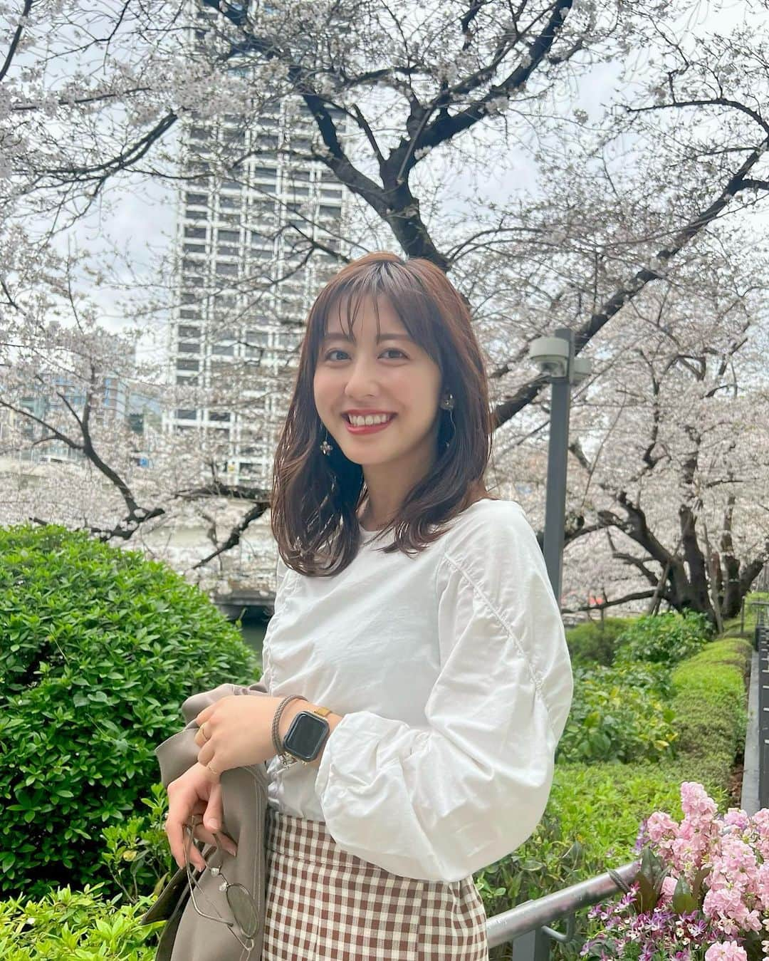 斎藤ちはるさんのインスタグラム写真 - (斎藤ちはるInstagram)「桜の季節🌸幸せ〜‼︎ . 桜が一番好きな花なんです☺️ . . #あいにくの #曇天 #桜 が #わかりづらい… #今度 は #青空 の日に #撮りたい な！ . . #斎藤ちはる#テレビ朝日アナウンサー#テレビ朝日#テレ朝#アナウンサー#桜#さくら#桜の木#お花見#曇り空#くもり#曇り#お散歩#おさんぽ#🌸#さくら🌸」3月24日 20時51分 - chiharu_saito_ex