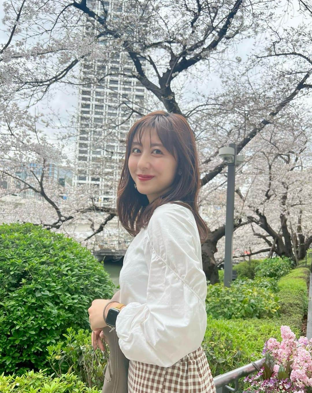 斎藤ちはるさんのインスタグラム写真 - (斎藤ちはるInstagram)「桜の季節🌸幸せ〜‼︎ . 桜が一番好きな花なんです☺️ . . #あいにくの #曇天 #桜 が #わかりづらい… #今度 は #青空 の日に #撮りたい な！ . . #斎藤ちはる#テレビ朝日アナウンサー#テレビ朝日#テレ朝#アナウンサー#桜#さくら#桜の木#お花見#曇り空#くもり#曇り#お散歩#おさんぽ#🌸#さくら🌸」3月24日 20時51分 - chiharu_saito_ex