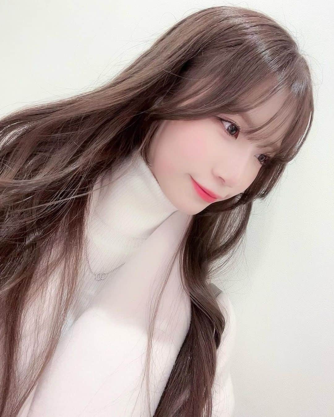 AKARIのインスタグラム：「時差投稿になってしまいましたが！ 美容室に行った日の💇‍♀️ karinさんありがとうございました〜！ めちゃくちゃ顔が小さく見えて感動... 写真じゃ可愛さ全部伝え切れないのが悲しい🥲♡ お話もとっても楽しかった♡ . . . . . . #music#musician#bass#bassplayer #bassist#japanesegirl#follow #bassgram#bassgirls  #cosplay#cosplayer#jazzbass#selfie #animegirl#셀카#셀스타그램#패션스타그램#데일리 #좋아요 #맞팔#日系穿搭#女孩#소녀#cosplay#followme#美容室#hair#hairsalon#hairfashion#hair arrange」