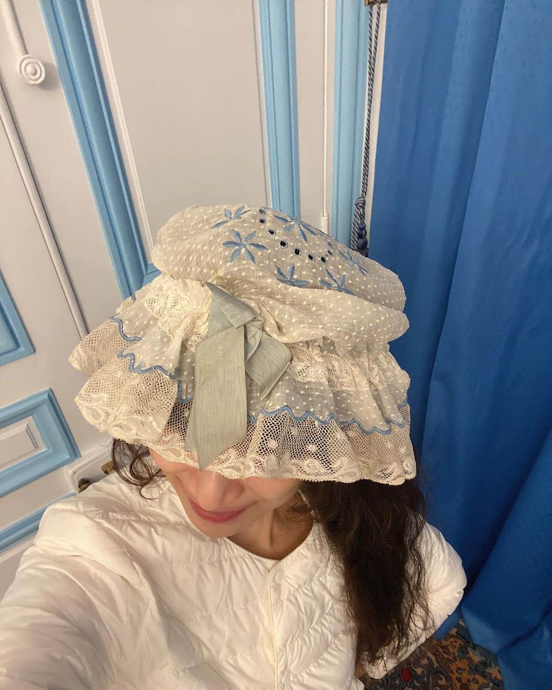 小藪奈央さんのインスタグラム写真 - (小藪奈央Instagram)「. @uniqlo x antique bonnet  パリは寒くてお客様に送っていただいた @uniqlo が大活躍でした☁️ thank you 🤍」3月24日 20時45分 - nao_now