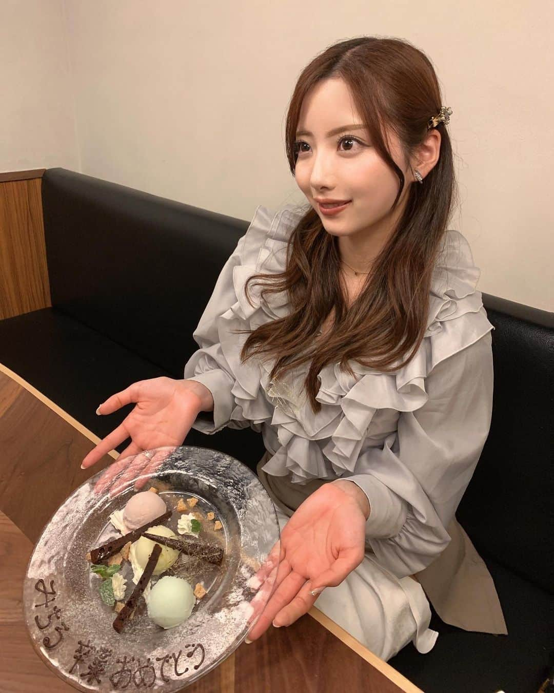 山下みちるさんのインスタグラム写真 - (山下みちるInstagram)「・ 家族にお祝いしてもらった日の🌹  美食やった〜😻🫶🏻 最後にかけてどんどん眠い顔になっていきます😮‍💨笑  パパママお姉ちゃんいつもありがとう🤍 ・  #恵比寿グルメ  #恵比寿  #円居  #鉄板焼き  #snidel #오오티디  #데일리 #ootd  #fashion #instagood」3月24日 20時54分 - hello_chiruchiru