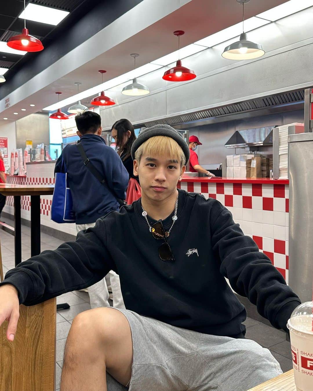 周凱翔のインスタグラム：「All about the vibe 😎」