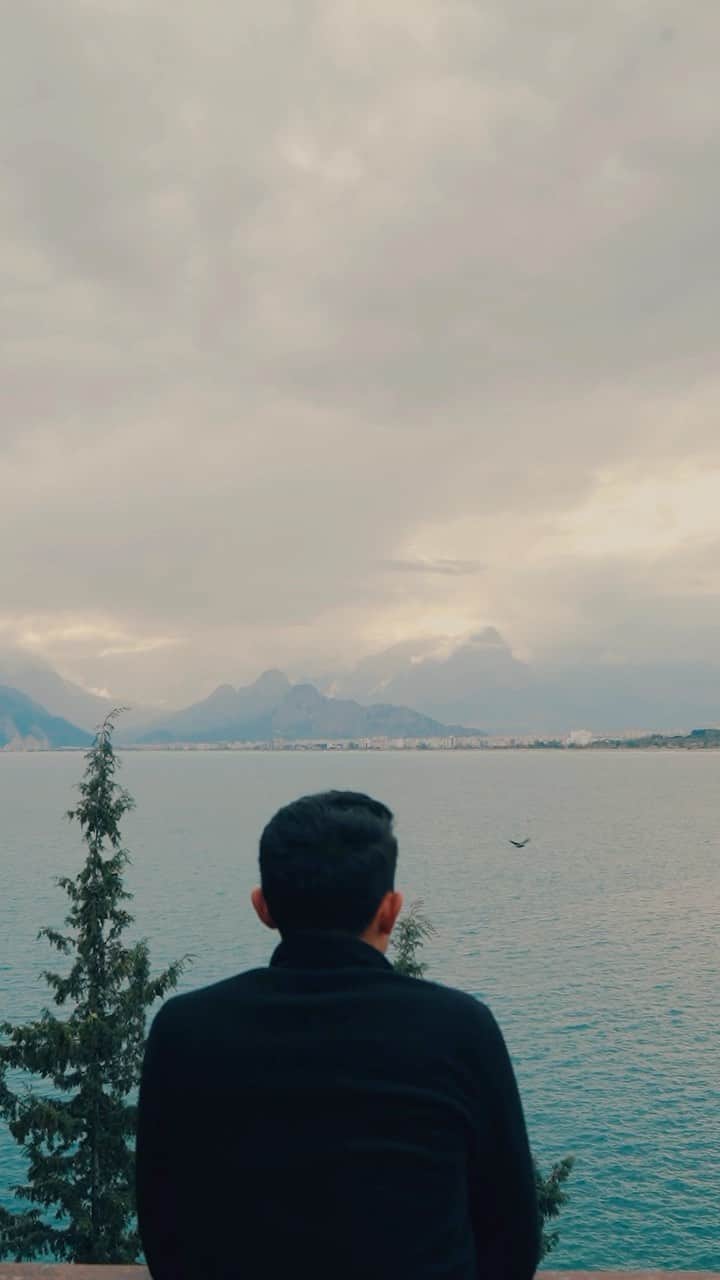 Putri Anindyaのインスタグラム：「Souvenir from Antalya, Turkey.   It’s a 10 seconds video of travel moments that will not be forgotten. Sights of beautiful views, interesting stranger, and new friends from the trip (thanks for being there @iverp & @estelle ). Changing weather in March is the mood in this video. So hope these clips will make you think about visiting this beautiful place in Antalya.   Places :  Scenes 1,2, and 5 are in Viewpoint of Kecili Park (old city antalya) Scenes 3, 4 and 9 are in @ngphaselisbay  Scenes 6 and 7 are in Aspendos ancient Theatre  Scene 8 is in Apollon Temple in Side  With @goturkiye @goantalya #goturkiye #goantalya   LUT film2 by @tinorenato 🫶🏼」