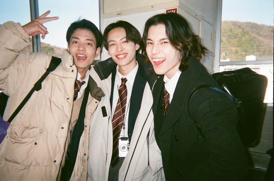 木村伊吹のインスタグラム：「・ 私の卒業-第4期- 『18歳、つむぎます』 本日無事公開されました！ ・ 公開初日舞台挨拶ありがとうございました！！ 足元の悪い中たくさんの方に来て頂いて嬉しいです☺︎ ・ 明日は地元広島にて舞台挨拶です！ 広島バルト11、福山駅前シネマモードでお待ちしております！  #私の卒業  #18歳つむぎます」
