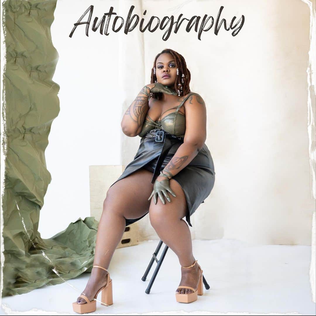 アシュリー・ヘイズのインスタグラム：「In honor of #womenshistorymonth I released my new single 💿”Autobiography.” It is one of the more vulnerable pieces I’ve written and only begins to scratch the surface of who Kiera Ashlee is. Available on all platforms. Link in Bio.  Composed 🎼 by @slimwav and @mistervirtuoso  Produced 🎹 by @mistervirtuoso Cover art 🖼️ @bee.nashell」