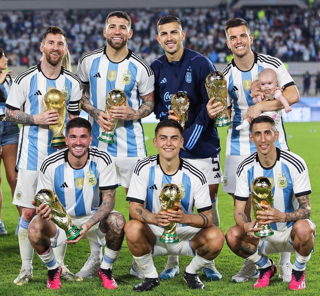 のインスタグラム：「Gracias a todos por esta gran noche 🥹💙🇦🇷🏆」
