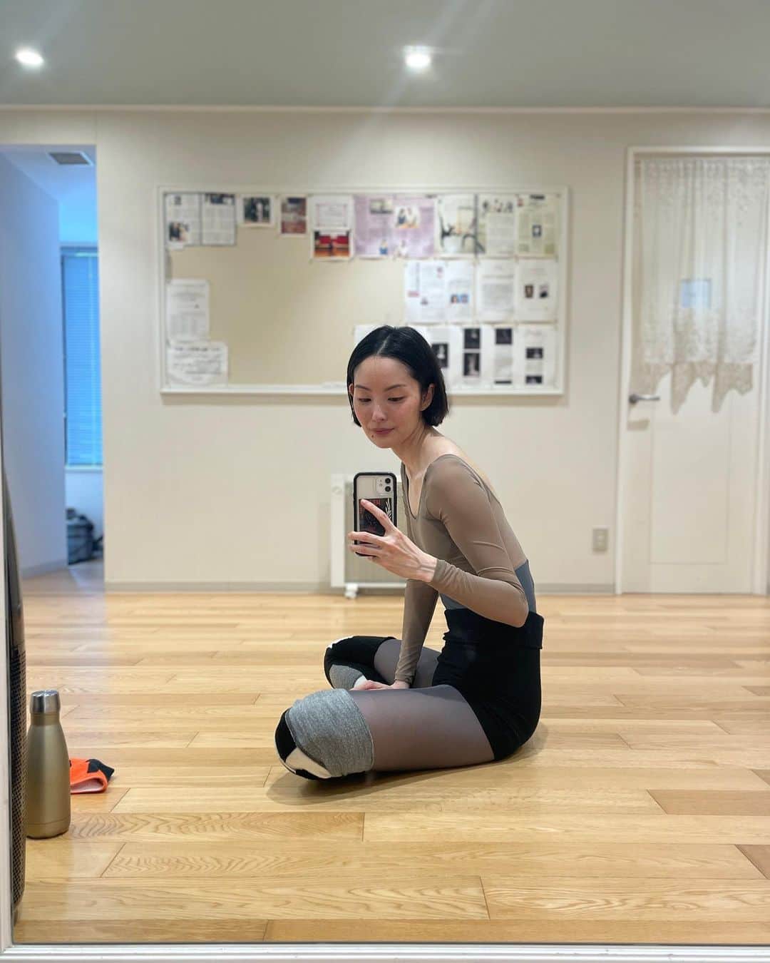 鈴木亜美のインスタグラム：「Ballet is now a part of my daily life♥️  3年ぶりにマスクなしでレッスンできたことに感動。やっぱり全然違う。体に空気が行き渡るのを感じる😭  #balletday」