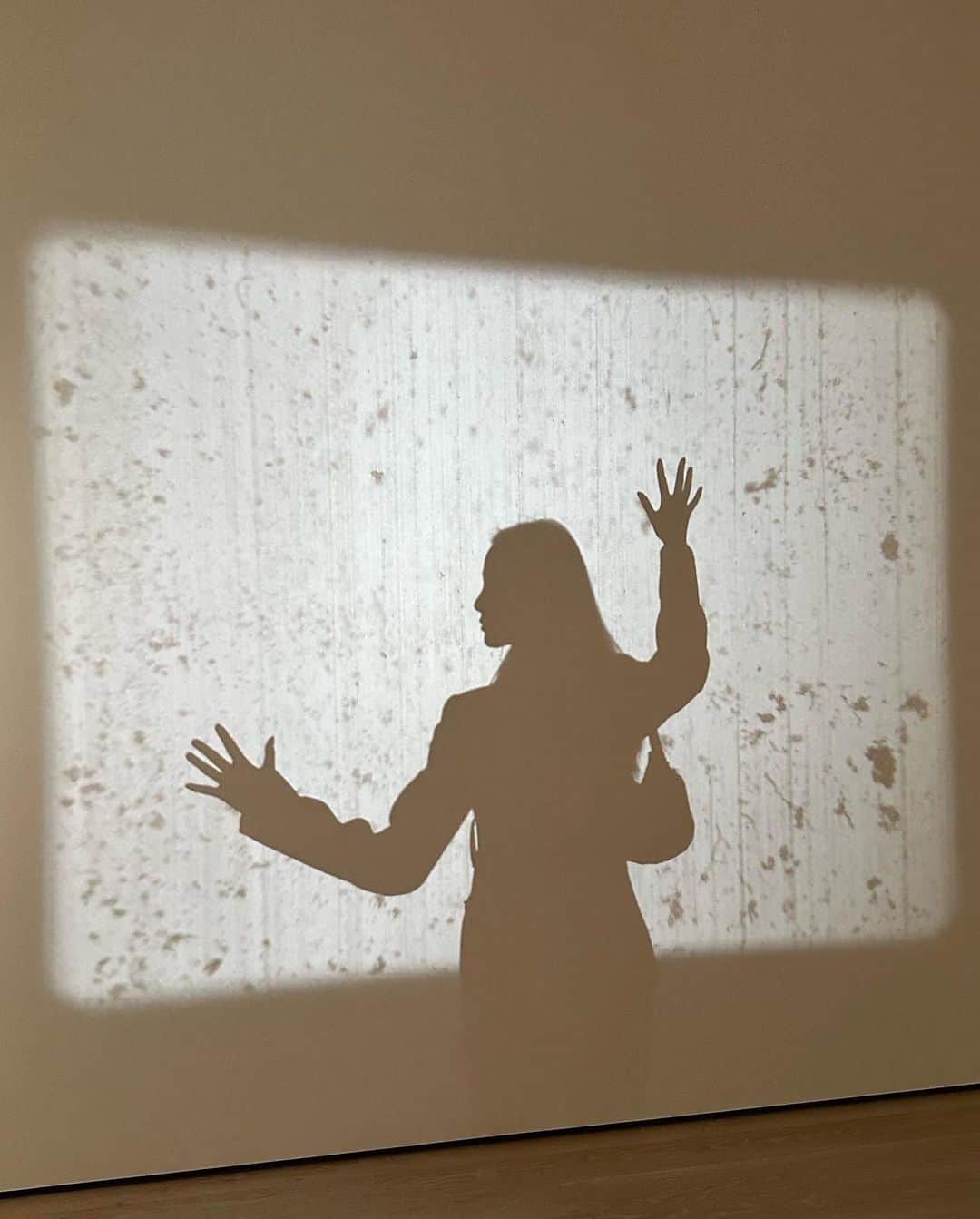ジュヨン のインスタグラム：「My first visit MoMA✨ I'll go again!! 🫶」