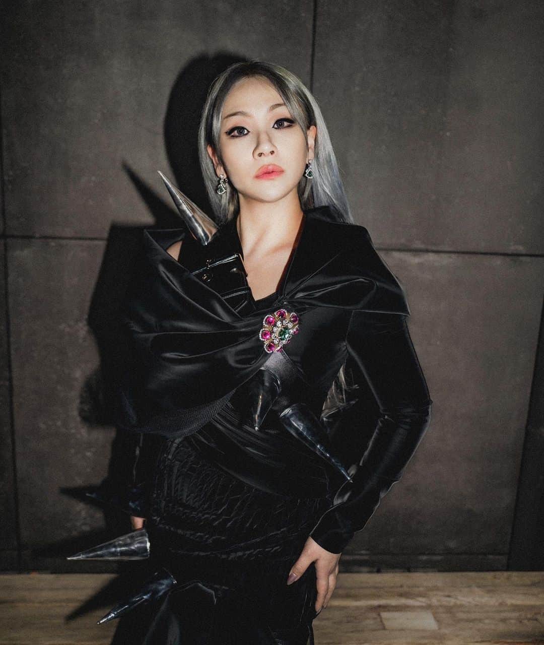 CL のインスタグラム：「+Excuse me+」