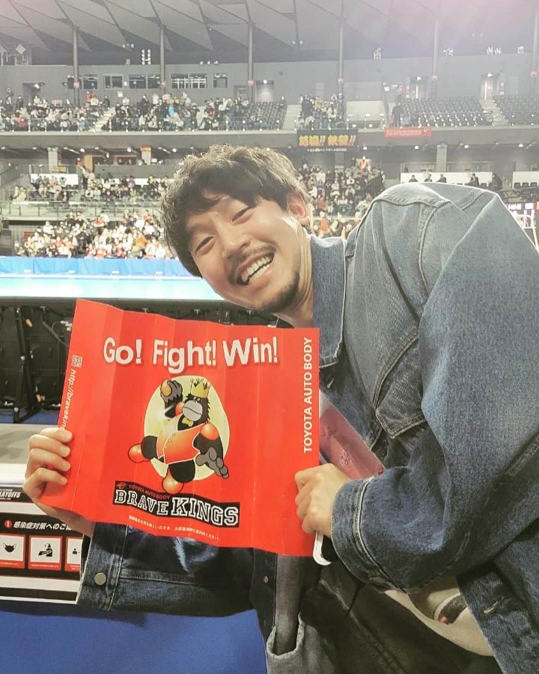 長谷川惠一さんのインスタグラム写真 - (長谷川惠一Instagram)「日本ハンドボールリーグのプレーオフに招待していただきました🤾🏻‍♂️  初めて観るハンドボールは、想像以上に激しく、試合展開もスピーディーで、観ていてずっとハラハラしてました😳  少しバスケに似てるとこあるかも🤔🏀  ハンドボールハマりそう😋  thank you‼︎ @tatsuki.yoshino23   どちらのチームもnice gameでした👏 @toyota_auto_body_bravekings  @zeekstar_tokyo   #handball #次はルールを覚えてから観たい」3月24日 13時47分 - keiichihasegawa