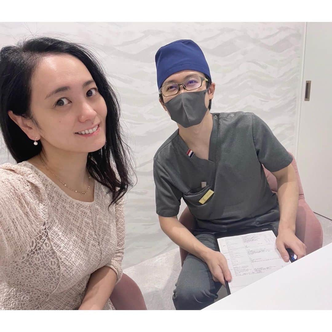 脊山麻理子さんのインスタグラム写真 - (脊山麻理子Instagram)「新宿にオープンした、Ponoclinic（ポノクリニック）に行ってきました♡くま治療で有名な芝容平先生に、PRP 皮膚再生療法の施術をしてもらいましたよ！PRP皮膚再生療法とは、自身の血液から抽出した多血小板血漿（PRP）の自己治癒力を用いてお肌のエイジングケアを長期間かけておこなう再生医療のこと♡くまとかほうれい線とか首の皺とか♡3ヶ月後に効果がではじめるみたいなので、また報告します♡ #ponoclinic #ポノクリニック #ポノクリ #美容クリニック #芝容平 #ダウンタイム #新宿クリニック #たるみ予防 #クマ取り #クマ取り経過 #クマ取り手術 #クマ治療 #若返り効果 #pono式prp #prp療法 #皮膚再生療法 #prp皮膚再生療法」3月24日 14時37分 - mariko_seyama_milkpon