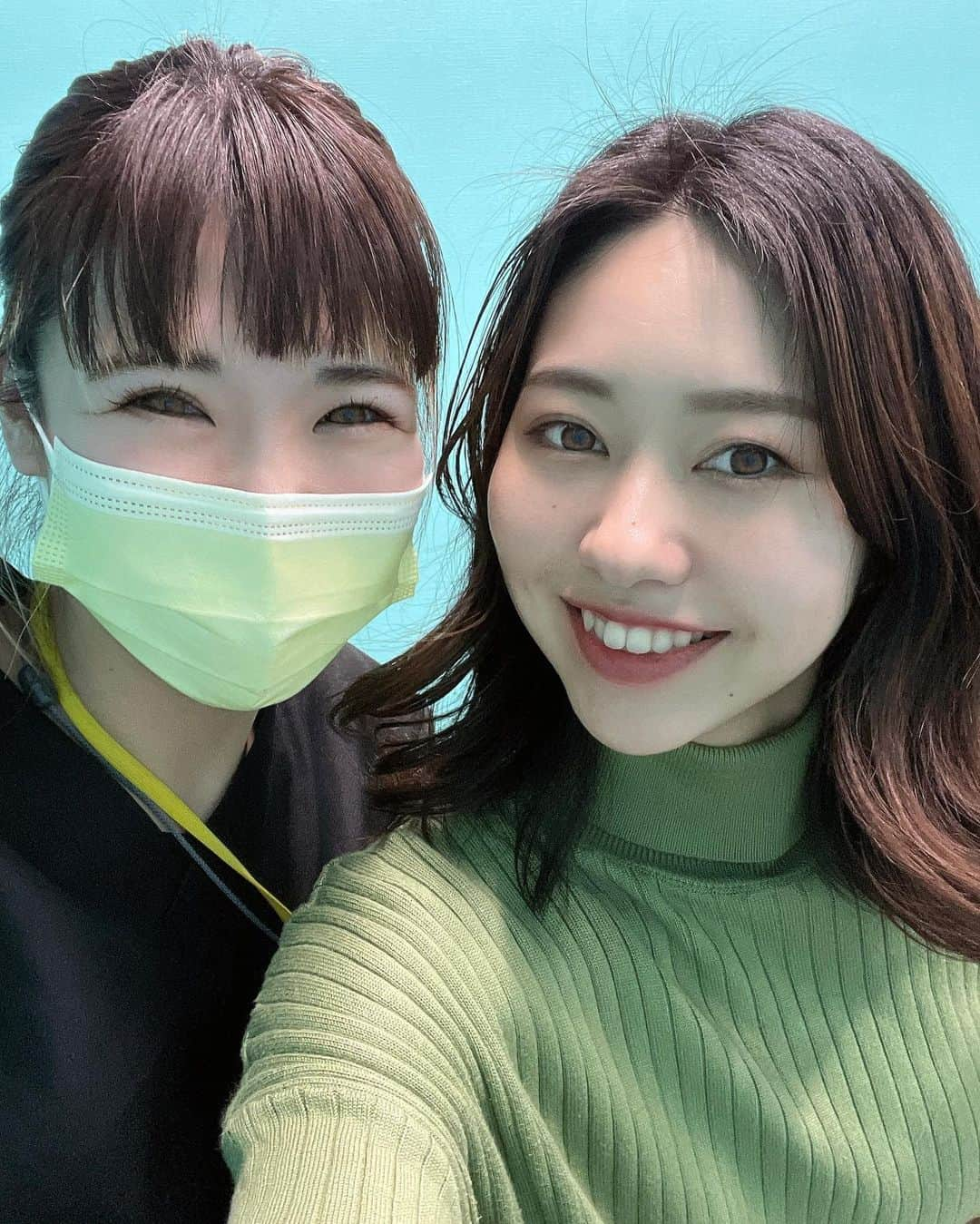 寺島茉里さんのインスタグラム写真 - (寺島茉里Instagram)「⁡ ⁡ 美容メニューと姿勢矯正ができて しかも子連れOKなとこ見つけたよ‼︎ ⁡ @az_ten6 @kogao_az ⁡ わたしがいつもお願いしてるのは ☑︎HIFU ☑︎毛穴洗浄 ☑︎姿勢矯正 ⁡ 小顔矯正とか産後の骨盤矯正とか 他にもいろいろメニューあるみたいˊ˗ ⁡ この日も娘はおもちゃを貸してもらって 施術中スタッフさんに見てもらいながら 遊んで待っててくれました👧🏻🌼 ( スタッフさんみんな良い人でよかった‼︎ ) ⁡ ⁡ ベビーラックも置いてあったし 産後すぐのママも通いやすいと思う🍼 ⁡ 天六の駅からすぐだよ‼︎ ⁡ ⁡ @az_sanada_ さん また次もお願いします♡ ⁡ ⁡ #HIFU #ハイフ #小顔矯正 #姿勢矯正 #骨盤矯正 #毛穴洗浄 #子連れ美容 #美容レポtera #親子コーデ #リンクコーデ #関西ママ #女の子ママ」3月24日 14時50分 - tera___1224