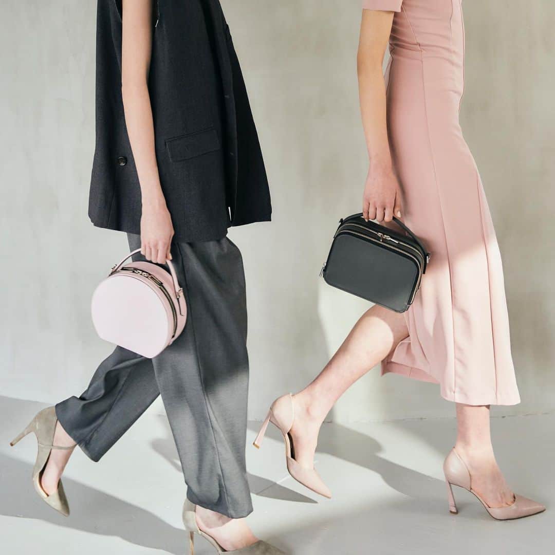 エポイさんのインスタグラム写真 - (エポイInstagram)「．Shiki new color｜もも・すす  ． #Epoi #23ss #spring #summer #epoicolors #madeinjapan #fashion #omotesando #umeda #marunouchi #japan #leather #bag #wallet #エポイ #日本製 #革 #shiki #pink #gray  #momo #susu」3月24日 14時59分 - epoi_official