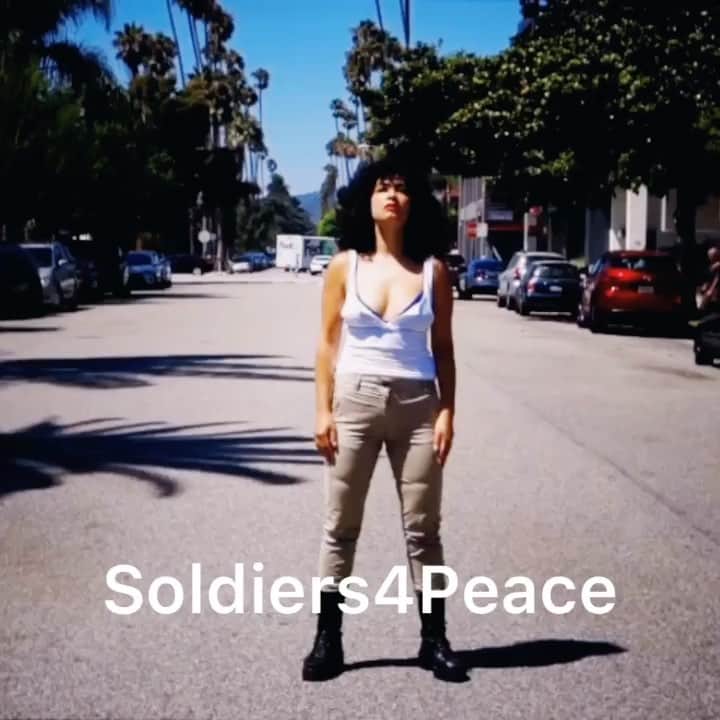 のインスタグラム：「I created soldiers for peace to support soldiers who have the courage to Desobey an order to kill anywhere and everywhere around the world because I believe soldiers should be recruited to plant trees.. clean ocean.. and build play grounds.. @disobediencegeneration #soldiers4peace 📸 @carolina.furque」