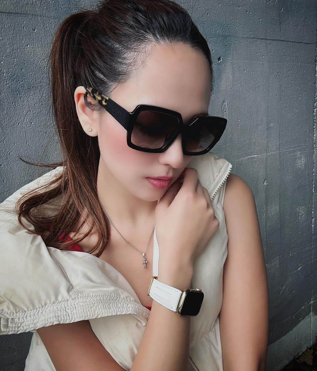 中尾みほのインスタグラム：「・ ・ AppleWatch用 高級レザーバンド⌚️ ・ 上質な革と職人手作りによる品質の高さ そして特徴のあるカラーリング✨ ・ ・ ・ PR @yutori.leather  #AppleWatchレザーバンド #AppleWatchバンド #高級レザーバンド #時計バンド #おすすめレザーバンド #お洒落レザーバンド #yutori #ファッション#fashion#fashionstyle」