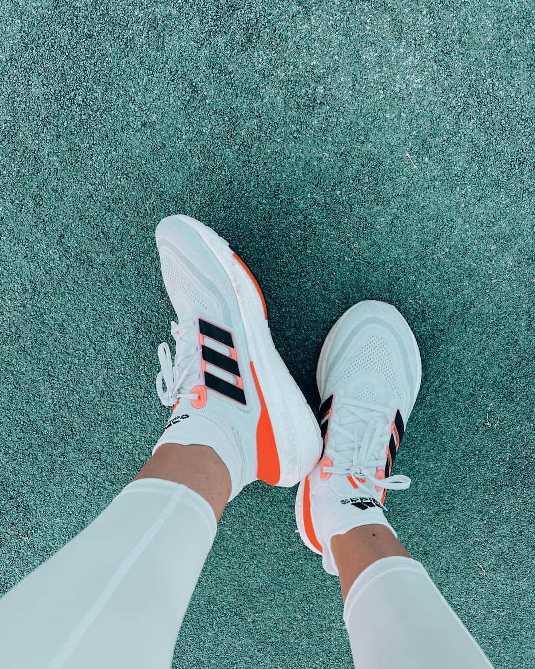 Ellie BEERさんのインスタグラム写真 - (Ellie BEERInstagram)「new shoes, new hair! feeling fast in my new #ULTRABOOST ahead of brissy track classic tomorrow night!   TUNE IN: 400m W 8:10pm QLD  #ImpossibleisNothing #createdwithadidas」3月24日 15時59分 - elbellbeer