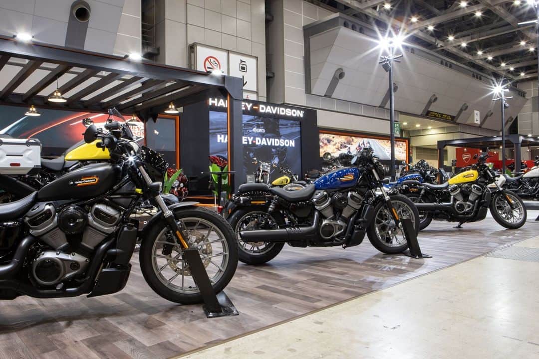 Harley-Davidson Japanさんのインスタグラム写真 - (Harley-Davidson JapanInstagram)「【東京モーターサイクルショー】開催中 120周年アニバーサリーモデルを公開。最新2023年モデルに跨がって写真が撮れます。アンケートへの回答で必ず貰えるプレゼントも。是非週末はビッグサイトにお越しください。  3/26(日)17:00まで http://www.motorcycleshow.org/  #ハーレーダビッドソン #HarleyDavidson #UnitedWeRide #東京モーターサイクルショー #MOTORCYCLESHOW」3月24日 16時01分 - harleydavidsonjapan