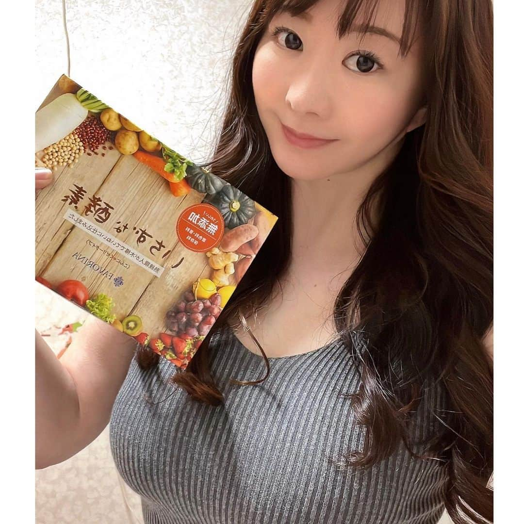 歩りえこさんのインスタグラム写真 - (歩りえこInstagram)「フライトのお供に持って来た酵素✈️ 絞っている時期は小腹空いた時に酵素ゼリーをチョイス。お腹も適度に満たされて、栄養素も摂れるので重宝しています💕  #フェヴリナ #FAVORINA #いちずな酵素 #酵素ゼリー #酵素サプリ #酵素 #腸活 #インナーケア #ボディメイク #ギルトフリー #ダイエット #pr #インフルエンサーワークス  @favorina_official http://bit.ly/3jSOrOf」3月24日 16時00分 - riekoayumi