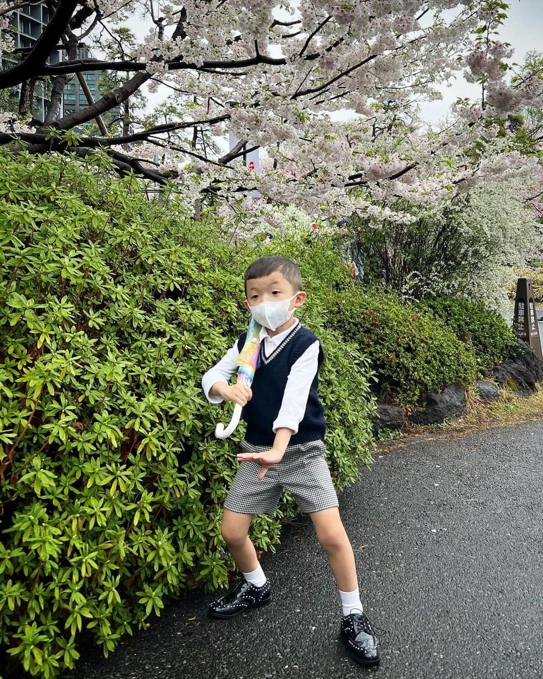 中村獅童さんのインスタグラム写真 - (中村獅童Instagram)「国立劇場観劇後、お芝居ごっこね。 #陽喜」3月24日 16時01分 - shido_nakamura