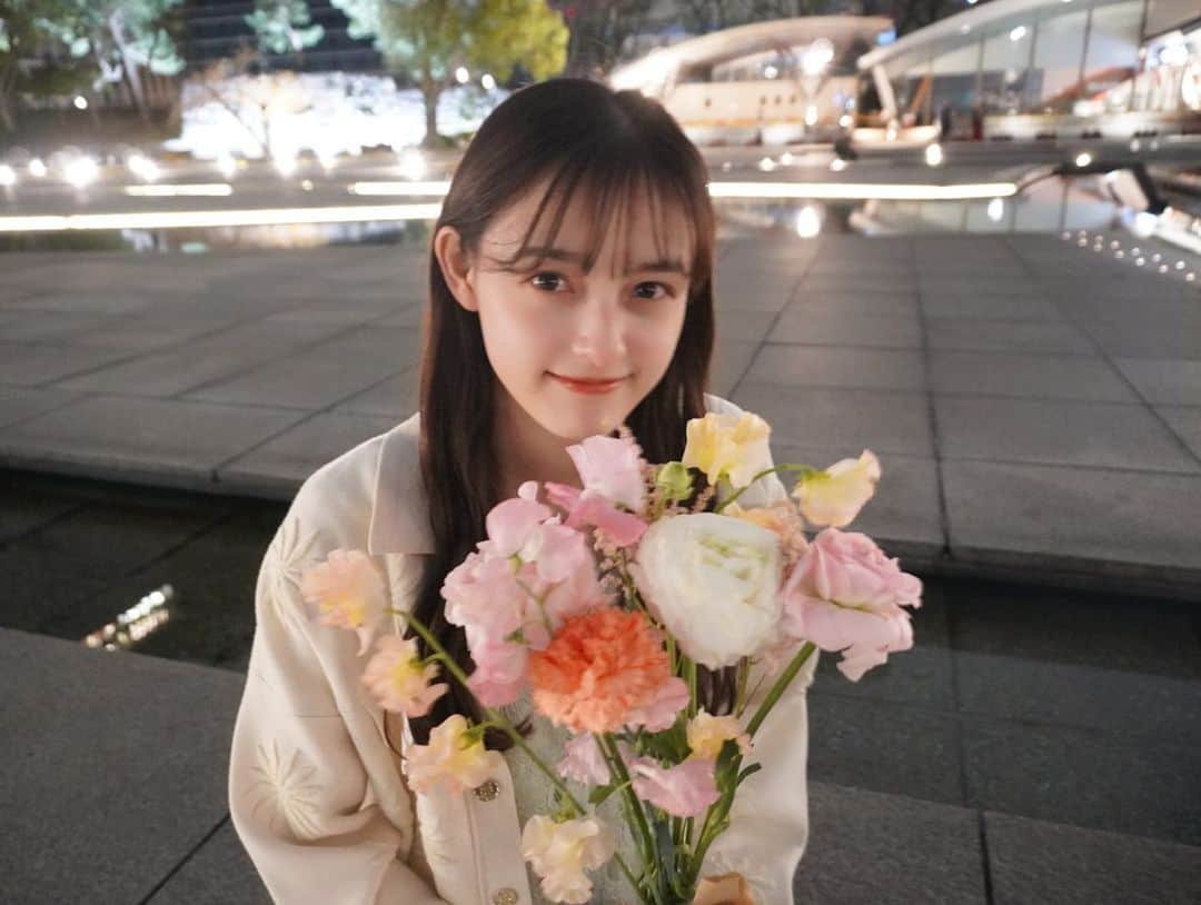 大峰ユリホさんのインスタグラム写真 - (大峰ユリホInstagram)「お花〜💐  みんなの好きなお花教えて🌸」3月24日 21時34分 - lespros_yuriho