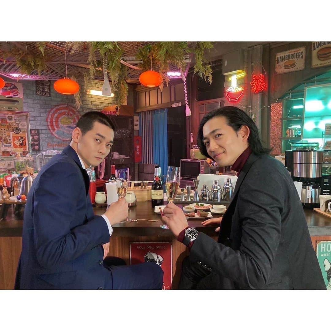 柳俊太郎さんのインスタグラム写真 - (柳俊太郎Instagram)「一昨日は「スタンドUPスタート」第10話の放送でした 八神と大陽の直接のやり取りのシーン 写真はオフショットと劇中の写真 来週もチェックしてね！  #フジテレビ #スタンドUPスタート #オフショット #竜星涼 #栁俊太郎 #柳俊太郎 #fujitv #Snapshot #RyoRyusei #ShuntaroYanagi」3月24日 21時34分 - shuntaroyanagi