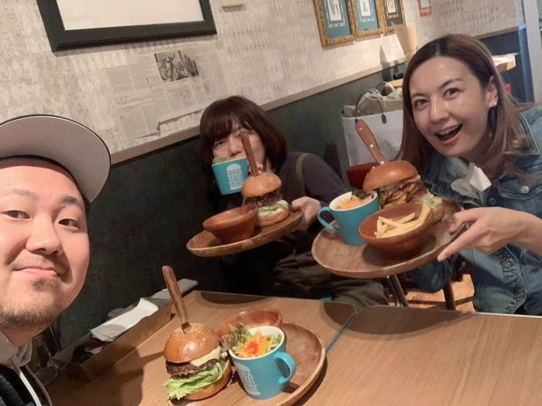 イレーネのインスタグラム：「🍔部  @diceeeeek  @yuka87875 （テレパシー参加） @stillpunks   楽しかったなぁ🥹あんなに食べたのに夜ご飯も普通にペロり」