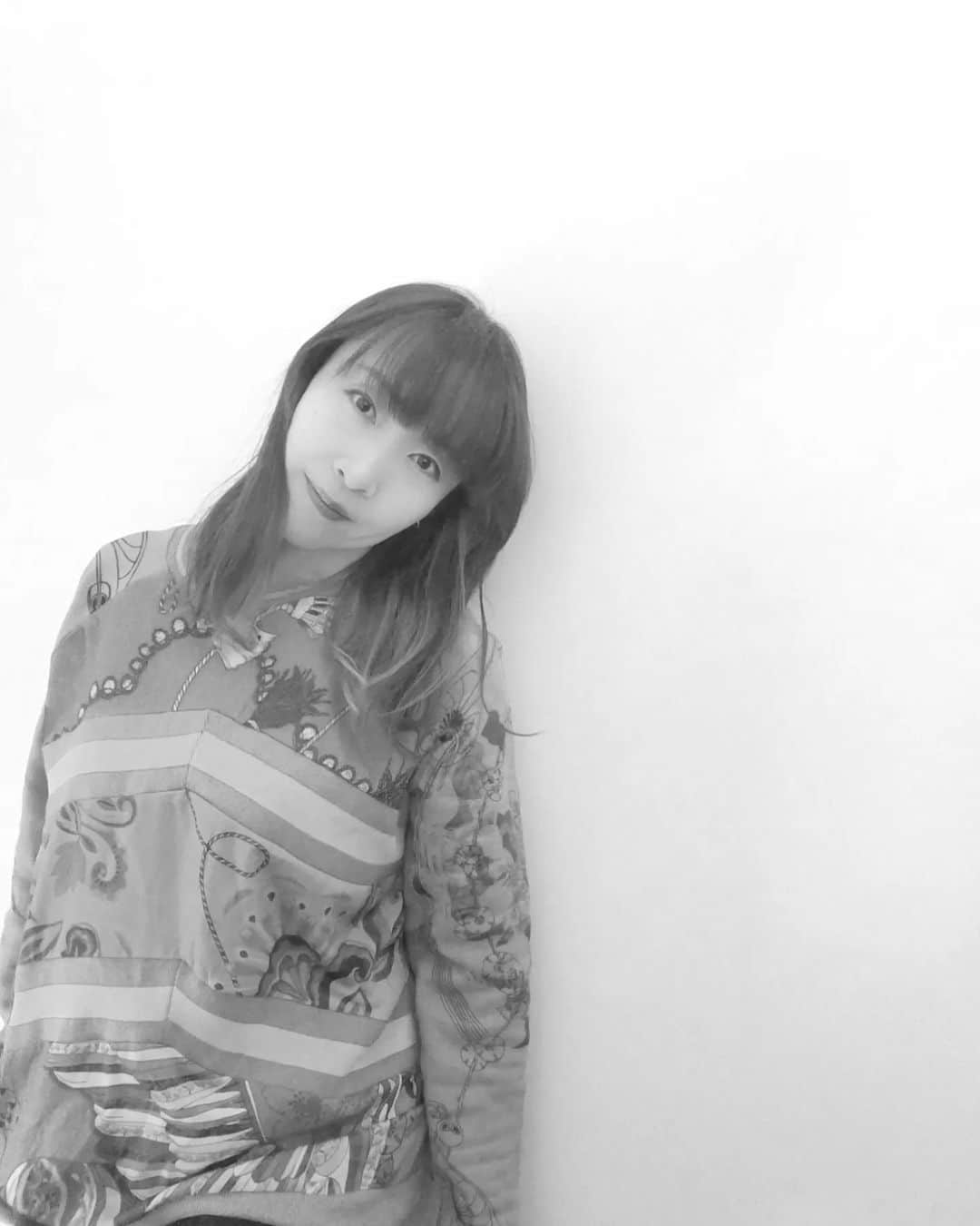 atsukoのインスタグラム：「雨です。桜もちょっとどんより。  #angela_jpn #atsuko #春 #animesong」