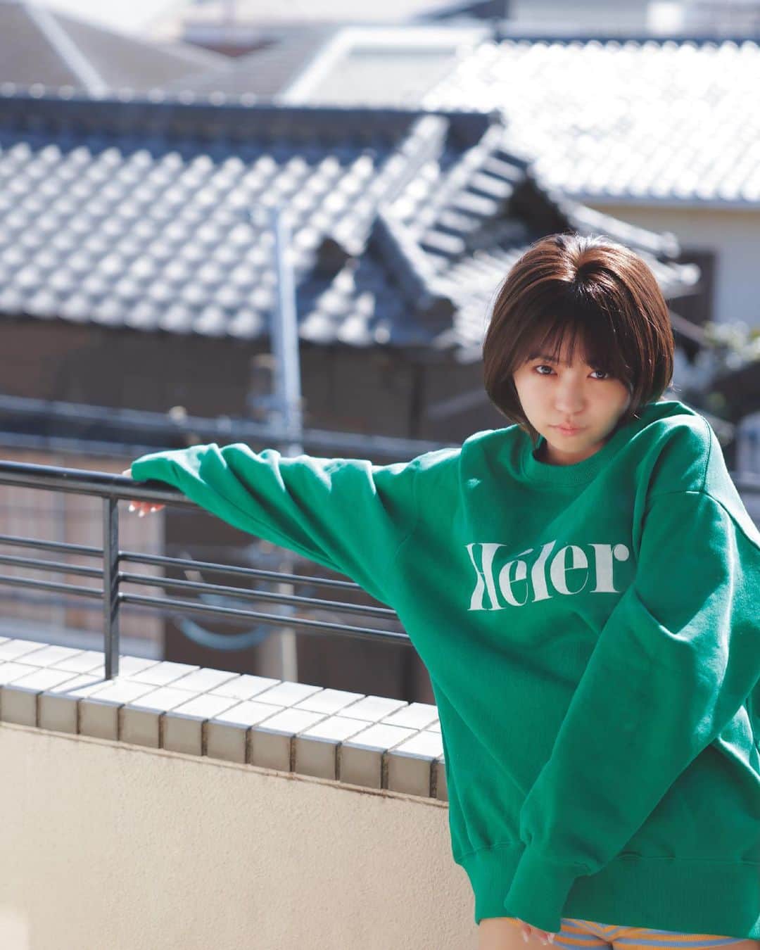 週刊少年マガジンのインスタグラム：「2023年3月22日（水）発売の「#週刊少年マガジン 」16号に、#大原優乃 さんが再登場！  幼い少女のような笑顔と、優し気で柔らかなたたずまいが魅力の大原優乃さん。  そんな彼女が”はじまりの春”に向けて、ちょっぴり大胆で春爛漫な姿をみせてくれます！  -----  撮影 / 曽根将樹 スタイリング / 柾木愛乃 ヘアメイク / イワタユイナ デザイン / 坂上和也（banjo）」