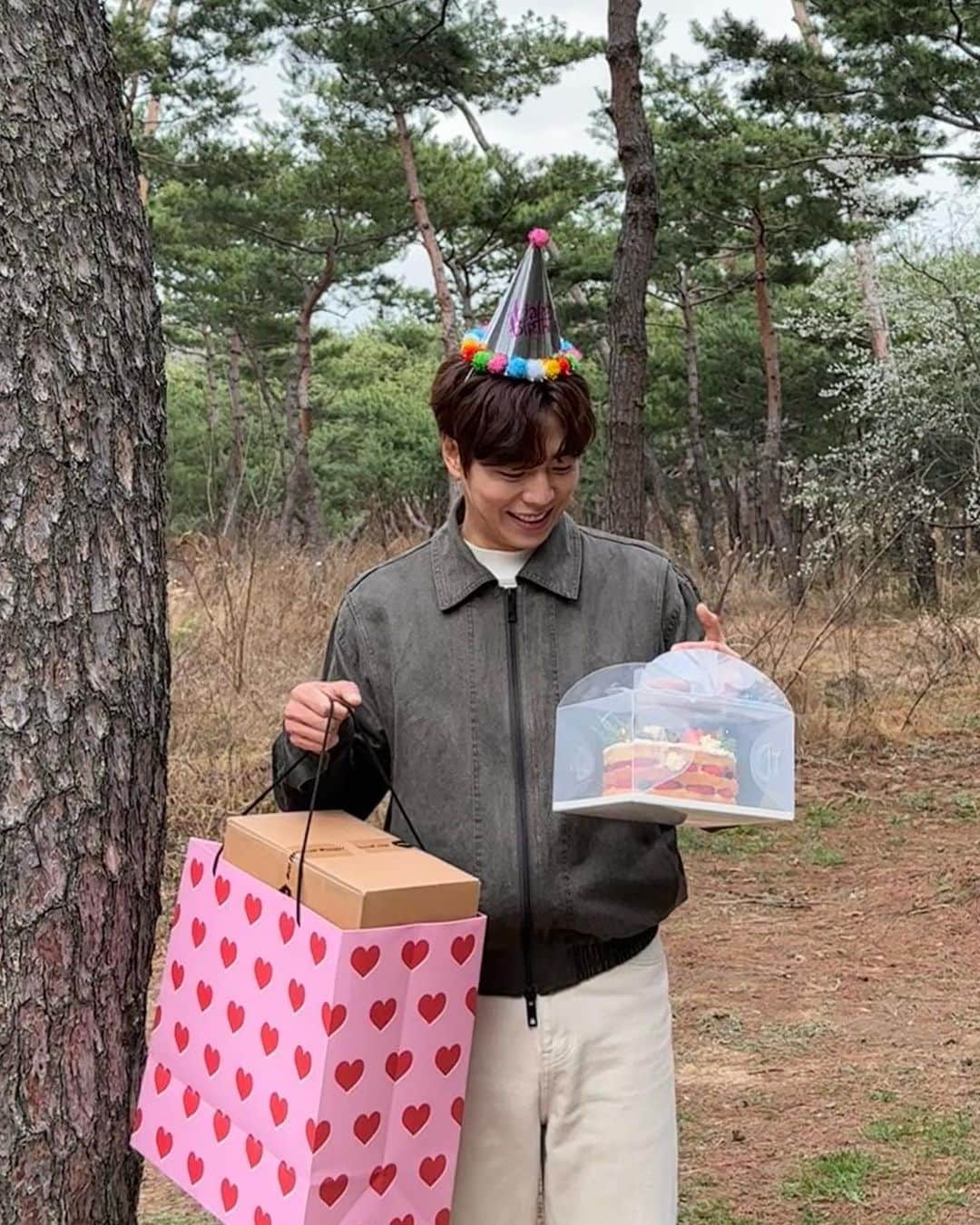 イ・ヒョヌのインスタグラム：「오늘도 사랑스럽개🐶🎂」
