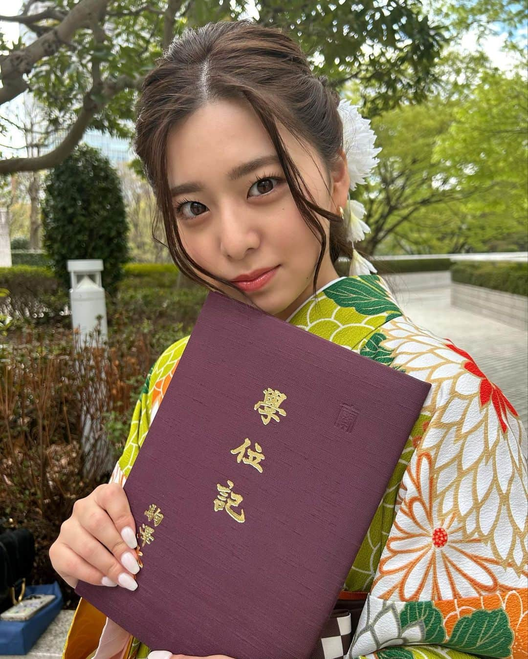 momocaさんのインスタグラム写真 - (momocaInstagram)「大学卒業出来ました👩‍🎓 ご心配おかけしました💦 本当によかった。  自由に好きな事をやらせてくれた両親に感謝です🤍  #さがの館」3月24日 16時21分 - momoca0128