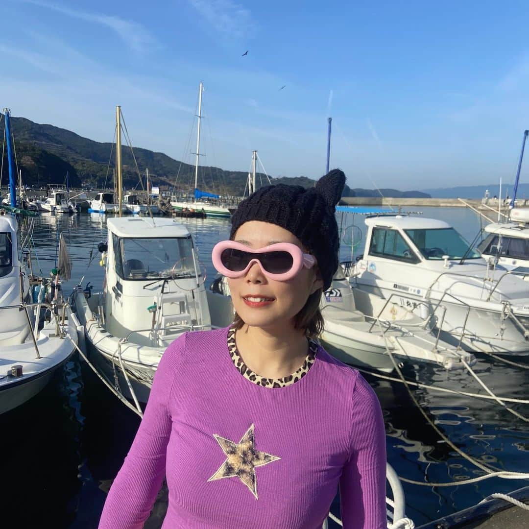 尼崎のなつみかんのインスタグラム：「お気に入りのグラサン😎🎀💞 だいくん（兄）の影響で魚釣り🎣ハマった☺︎」