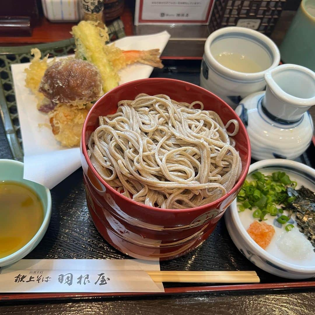 梶原悠未さんのインスタグラム写真 - (梶原悠未Instagram)「2/26にジャカルタでの国際大会で落車し、肋骨骨折、肉離れ、靭帯損傷し、リハビリに取り組んできて、1ヶ月。  足を引きずって泣きながら帰ってきた私を介護してくれて、心身共に支えてくれた母に感謝します。  この期間に気づいたこと、感じたこと、変わったことがたくさんありました。  それらをこれから行動に移せることが楽しみです✨  25年間頑張り続けてくれている身体に感謝。 いつも酷使してごめんね、毎日頑張ってくれてありがとう。  支えてくださる皆様に感謝です。  オフの日に、ずっと行きたかった出雲大社、伊勢神宮に、弾丸日帰りで行ってきました⛩  神様に感謝の気持ちを伝えてきました。  人生で初めて行けて、とっても感動しました！  今度はゆっくり温泉に浸かりながら行きたいな💕  みなさんにもこのパワー届きますように🤲  #出雲大社 #出雲グルメ #出雲そば #伊勢神宮 #伊勢グルメ #赤福 #怪我 #リハビリ #弾丸旅行 #日帰り旅行」3月24日 16時38分 - yumi_kajihara