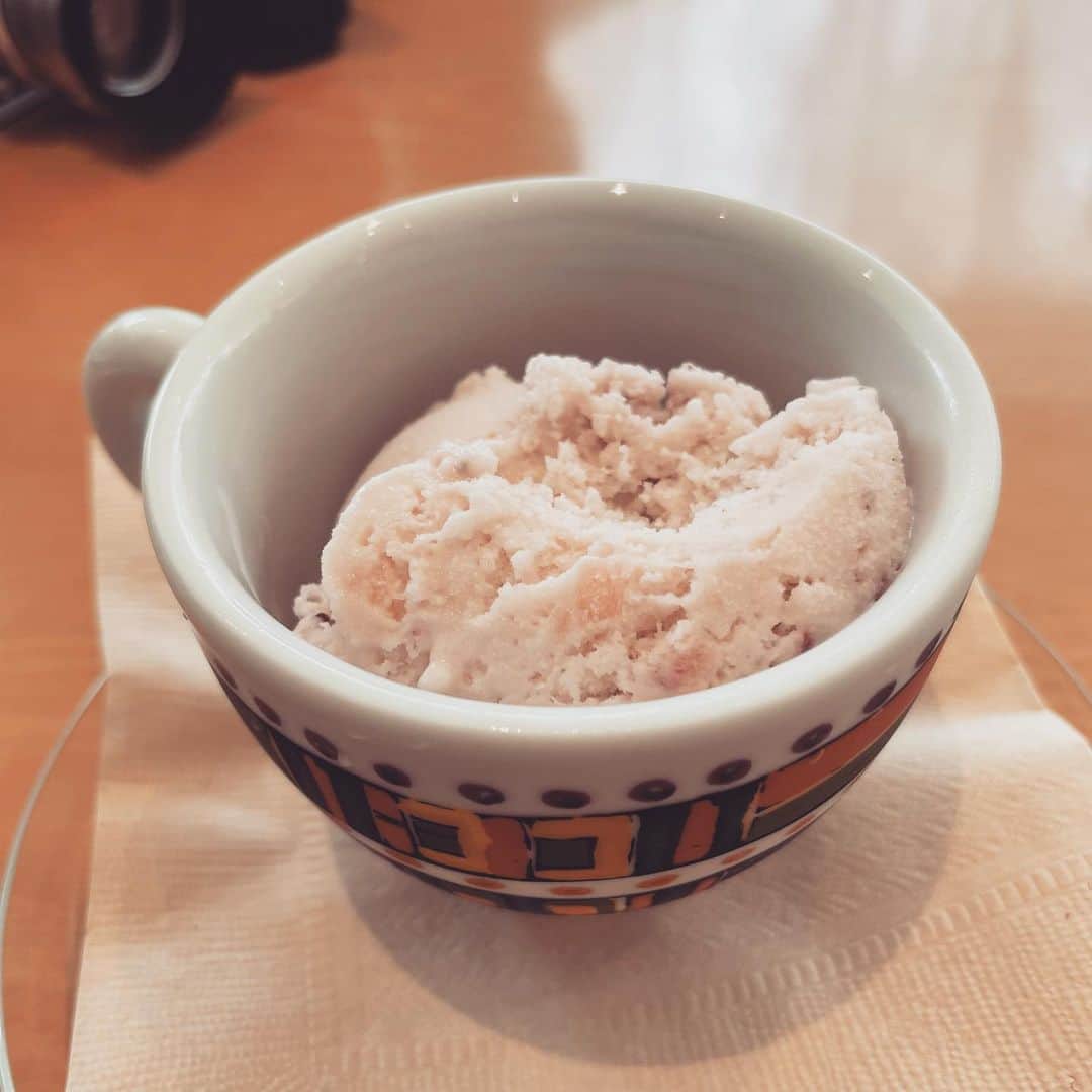 佐野史郎のインスタグラム：「#ジェラート #いちご #さくら も美味しそうだった😊 #カフェ #箱根彫刻の森美術館 歩き回ったあと、おいしい〜〜〜‼︎😆」